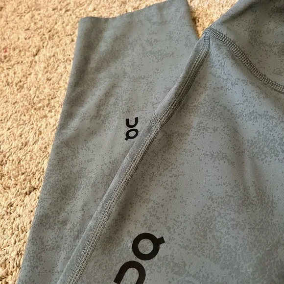 On Running Green Leggings - Picture 2 of 5